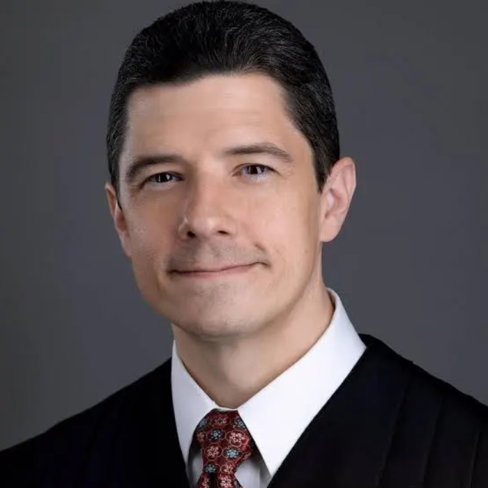 Brett Busby headshot