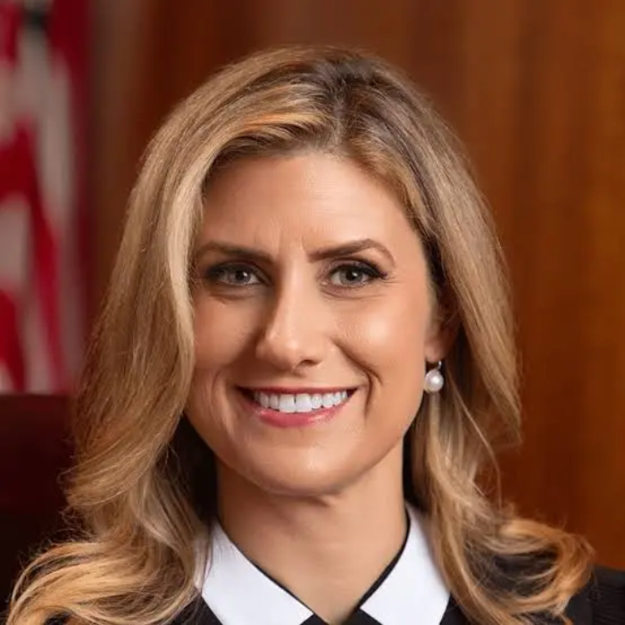 Chari Kelly headshot