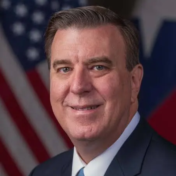 Dennis Paul headshot